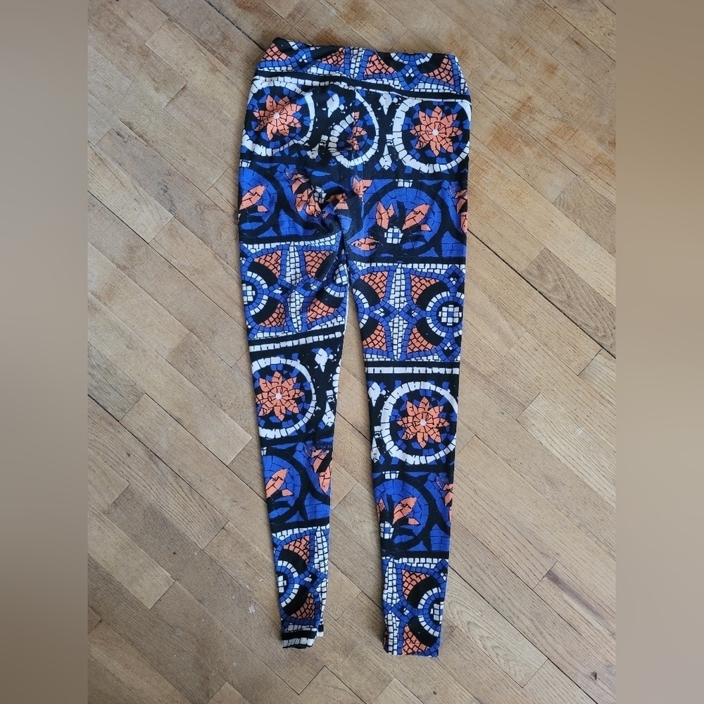 Lularoe Set of 2 pairs of O/S Leggings - Picture 3 of 6